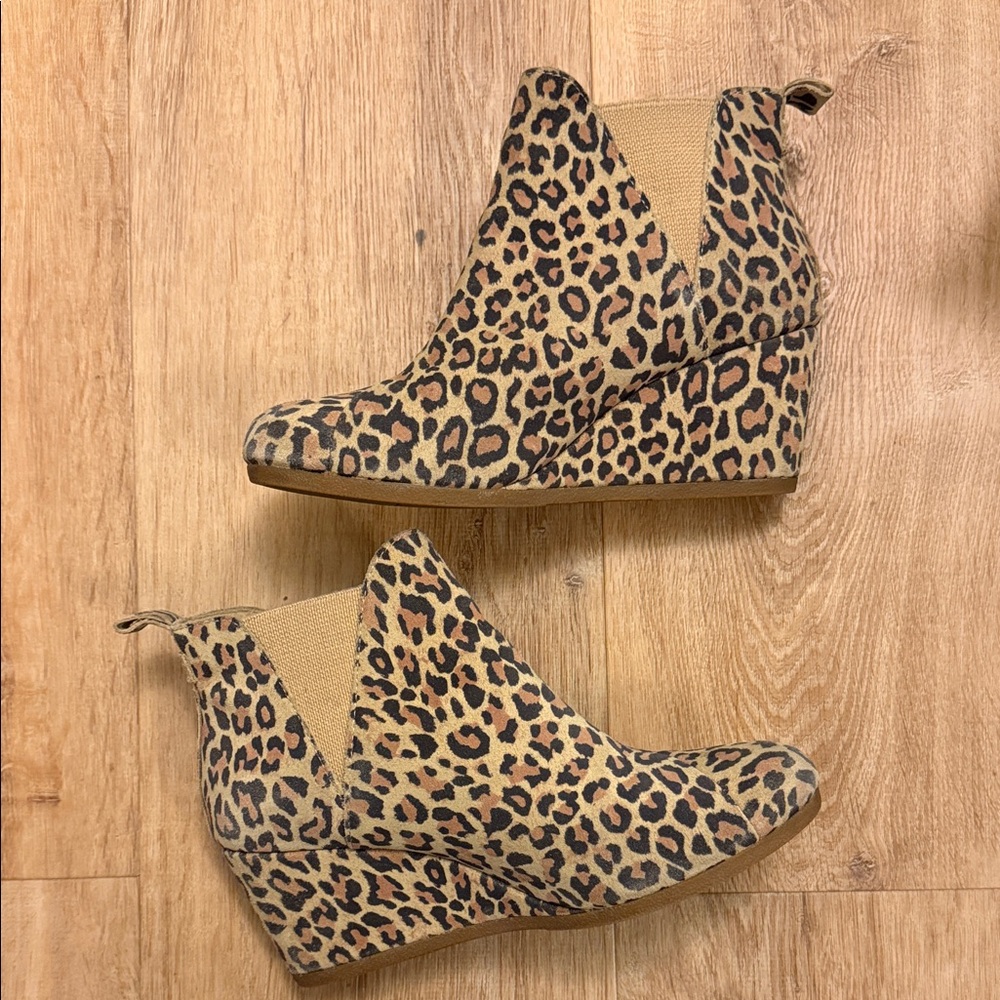 TOMS Leopard Print Wedge Ankle Bootie - Picture 2 of 13
